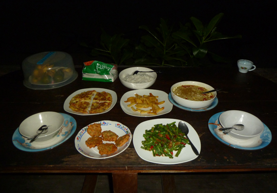 Essen im Bintang Laut, Naira Dive , Indonesien, Allgemein