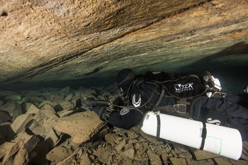 Tauchen im Schieferbergwerk Nuttlar - &copy; Bj&ouml;rn Drostewitz: www.uwpics-bjoern.de