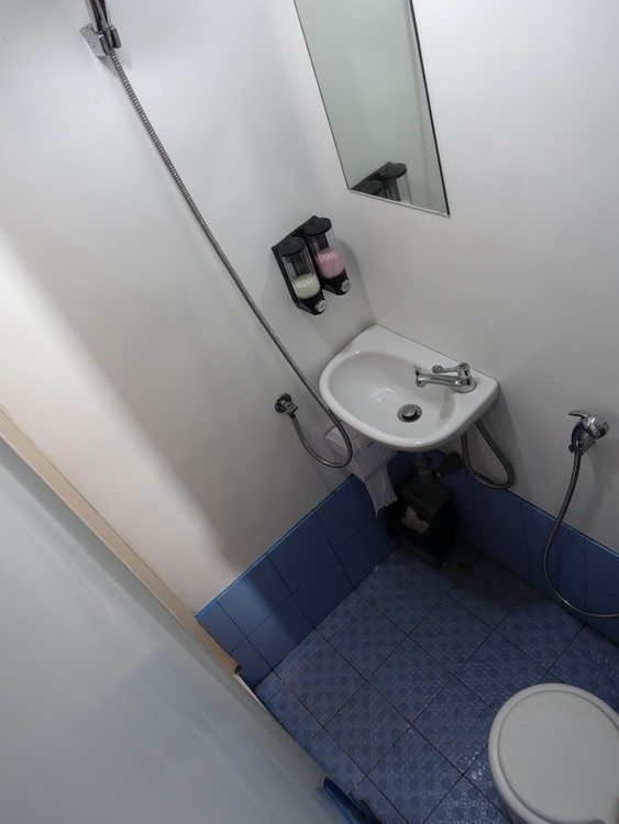 Bad und Toilette, KLM Gaya Baru Indah, Indonesien, Allgemein