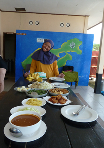 Ariy und der leckere Lunch, Laha Divepacker, Indonesien, Allgemein