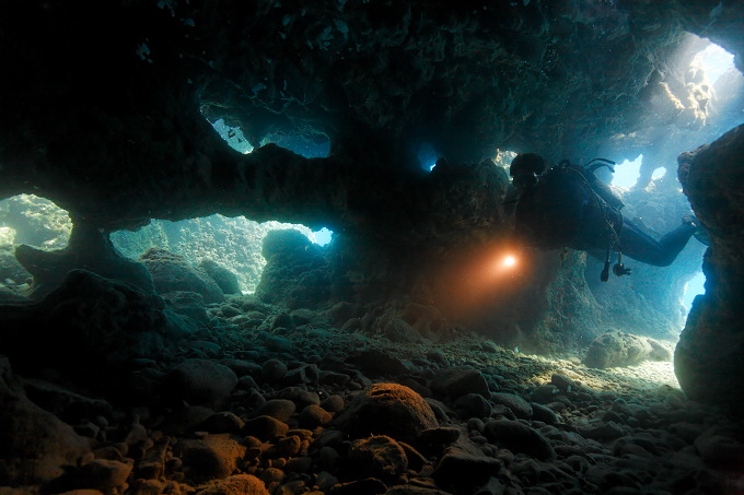 Nero Sport Diving Center, Zakynthos, Griechenland, taucher, höhle, lampe