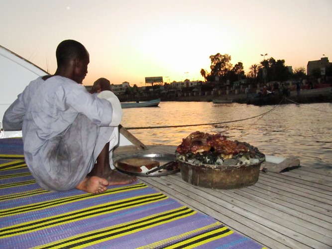 nomadische Fleischzubereitung, M/Y Seawolf Dominator (Sudan), Sudan