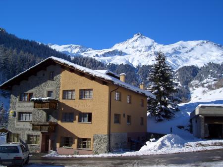 Hotel und Füllstation Sur Flex,Schweiz