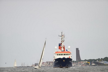 The research vessel POSEIDON brought the mesocosms back from Bergen to Kiel - © Solvin Zank
