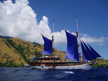 Kararu Dive Voyages,Indonesien