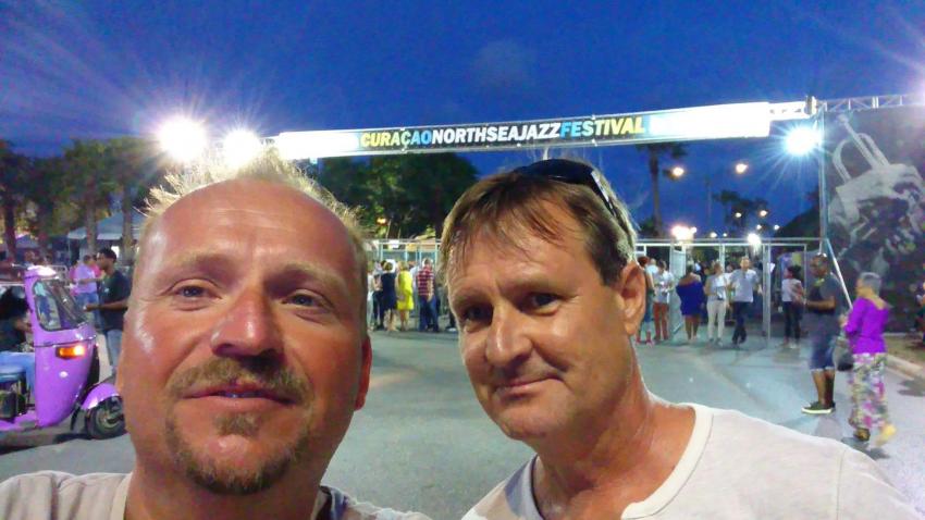 Tommy und ich beim North Sea Festival 2016, Kashimiri Apartments, Niederländische Antillen, Curaçao