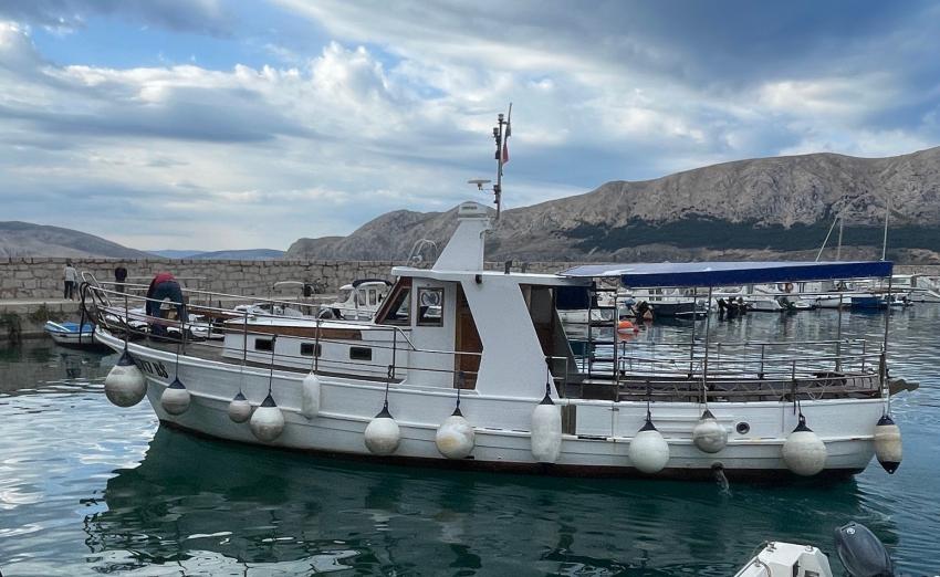 Das gemütliche Tauchboot der Squatina-Divers, Squatina-Divers; Baska; Krk; Kroatien, Squatina Diving, Insel Krk - Kroatien - Baska, Kroatien