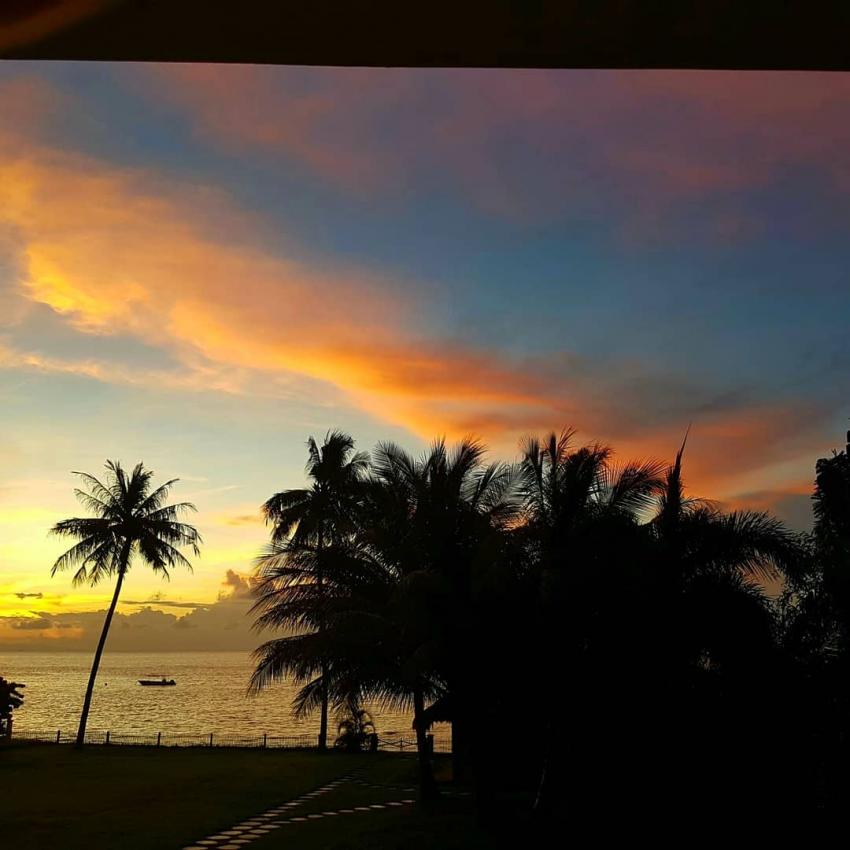 Sonnenaufgang Sea Dream Resort, El Dorado Beach Resort, Dauin, Negros, Philippinen