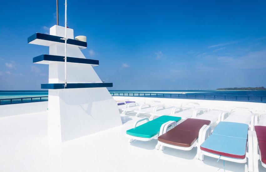 Sundeck with new sunbeds, M/Y Sharifa, Malediven