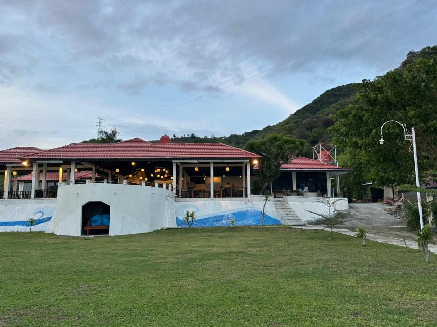 Garden and Restaurant, Oceana Dive Resort, Gorontalo, Indonesien, Sulawesi