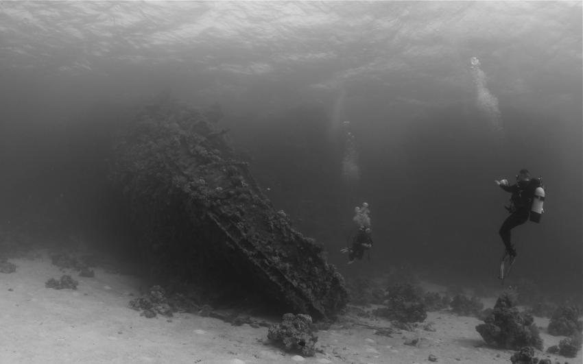 Allgemein, Marsa Alam - allgemein,Ägypten,Wrack,schwarz -weiß Aufnahme