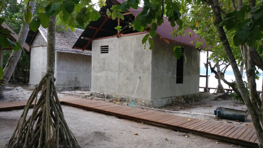 neue Bungalows im Bau, Yenkoranu Homestay+Diving, Indonesien, Allgemein