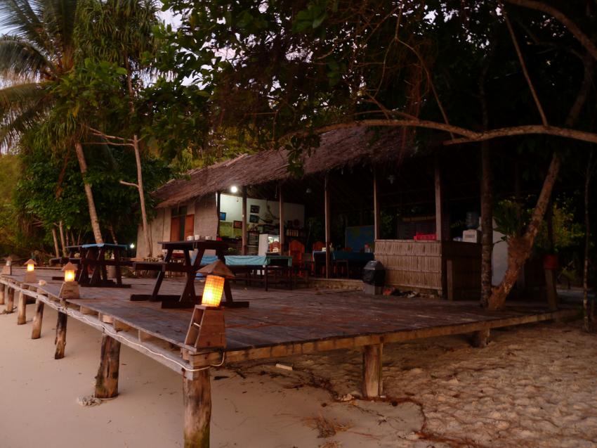 Restaurant, Yenkoranu Homestay+Diving, Indonesien, Allgemein