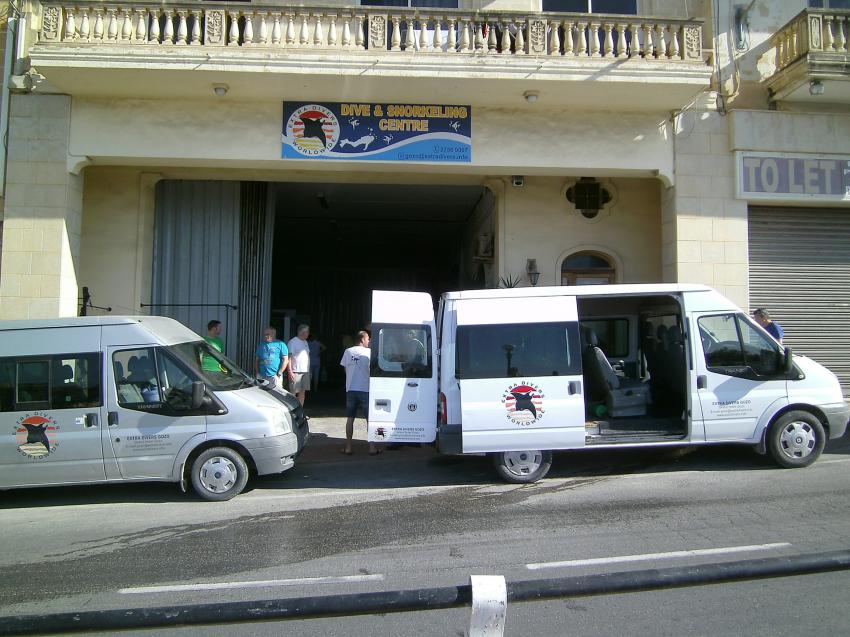 Die Tauchbasis beim Einladen, Extra Divers - Gozo , Malta, Gozo