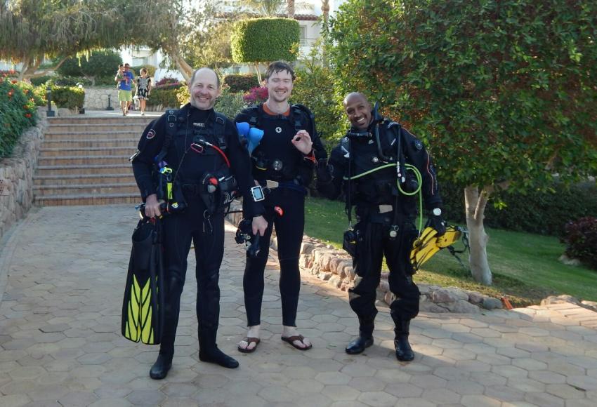 Alex (rechts) nach den Hausriff Tauchgang, Dive In, Hotel Renaissance Golden View Beach Resort, Sharm El Sheikh, Ägypten, Sinai-Süd bis Nabq