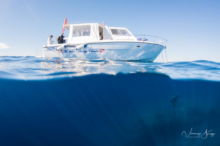Dive Boat and Clear Water, Nautilus Diving Center, Palau (Sardinien), Italien, Sardinien