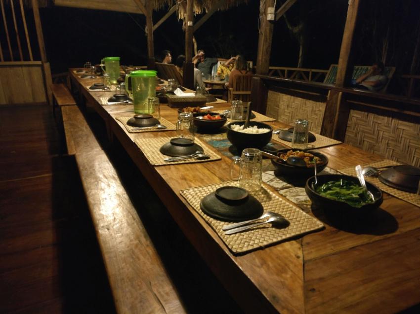 Abendessen, La-petite-Kepa, Alor, Indonesien, Allgemein