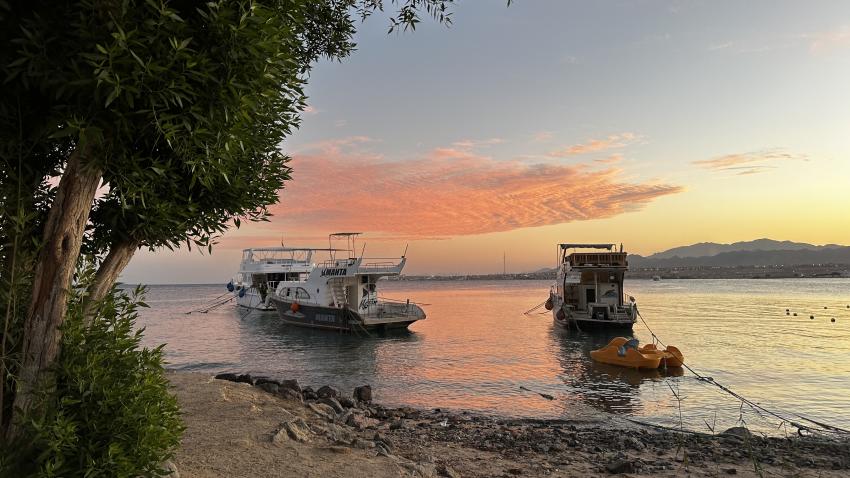 Tauchen Ägypten Sonnenuntergang Blick aufs Meer vor unserer Tauchbasis, Tauchen Ägypten Sonnenuntergang, Volkert Touristik, Ägypten