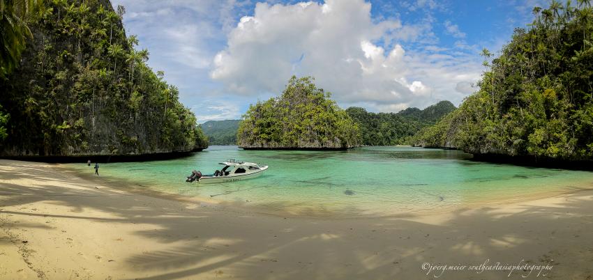Beach in Triton Bay, West Papua, KLM Gaya Baru Indah, Indonesien, Allgemein