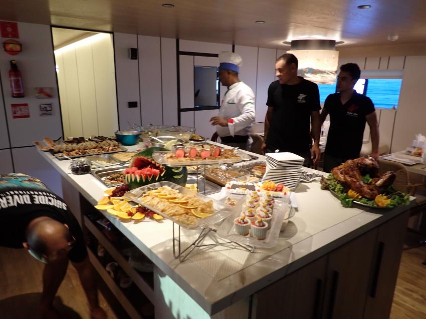 Essbereich mit Chefkoch, M/Y Aphrodite, Ägypten, Hurghada