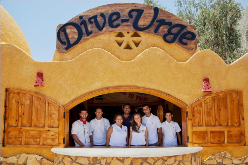 Die Mitarbeiter im Dive Urge. Dive Urge crew, Dive Urge Dive Resort, Dahab, Ägypten, Sinai-Nord ab Dahab