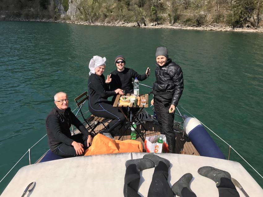 nach dem tauchen kanns auf auf deck gemütlich sein, tauchen im Walensee ohne auto, Sirius, Walensee, Schweiz