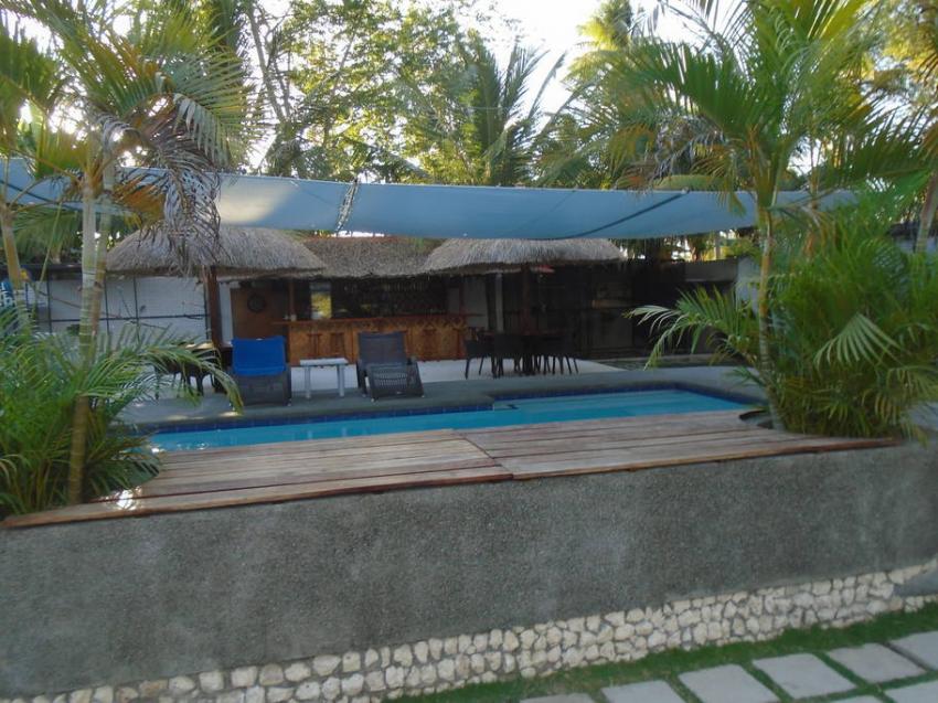 Pool mit Bar, Parrot Resort Moalboal, Philippinen