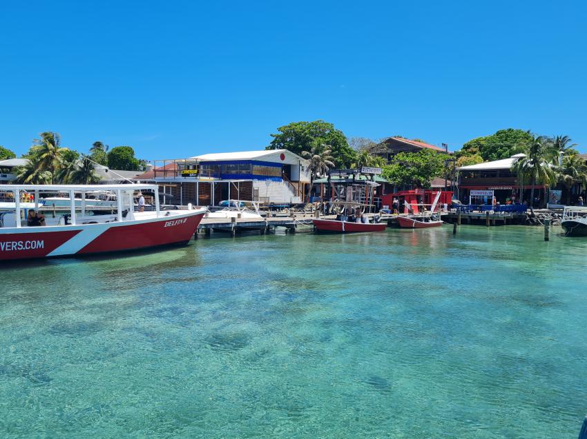 Anlegeplatz der Boote , West End Divers, Roatan, Honduras