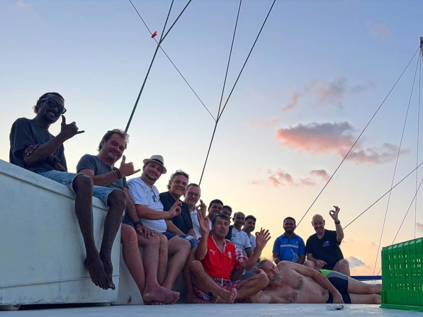 Tauchgruppe inkl. Besatzung, Hammerhead 2, Malediven