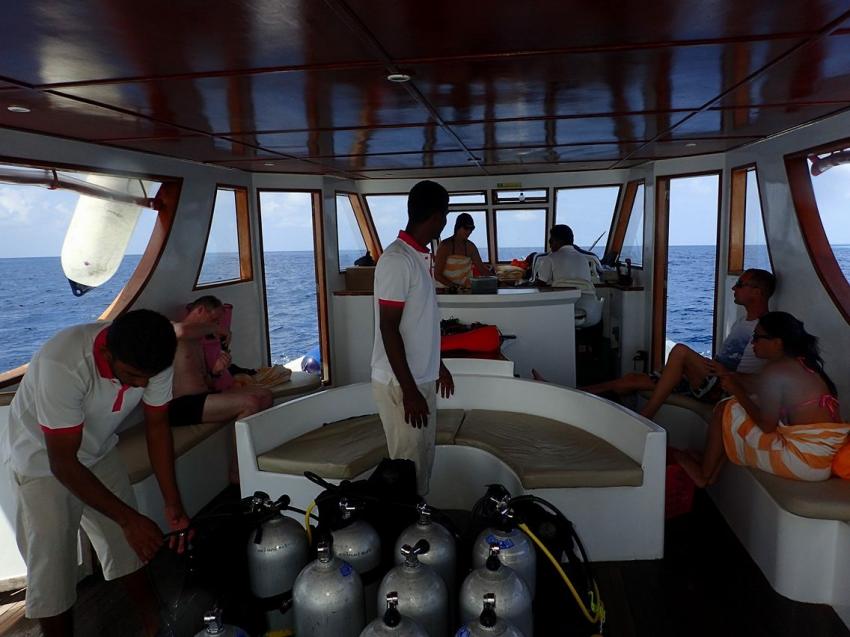 auf dem Boot, Vilu Reef, Süd Nilande Atoll, Sun Diving, Malediven