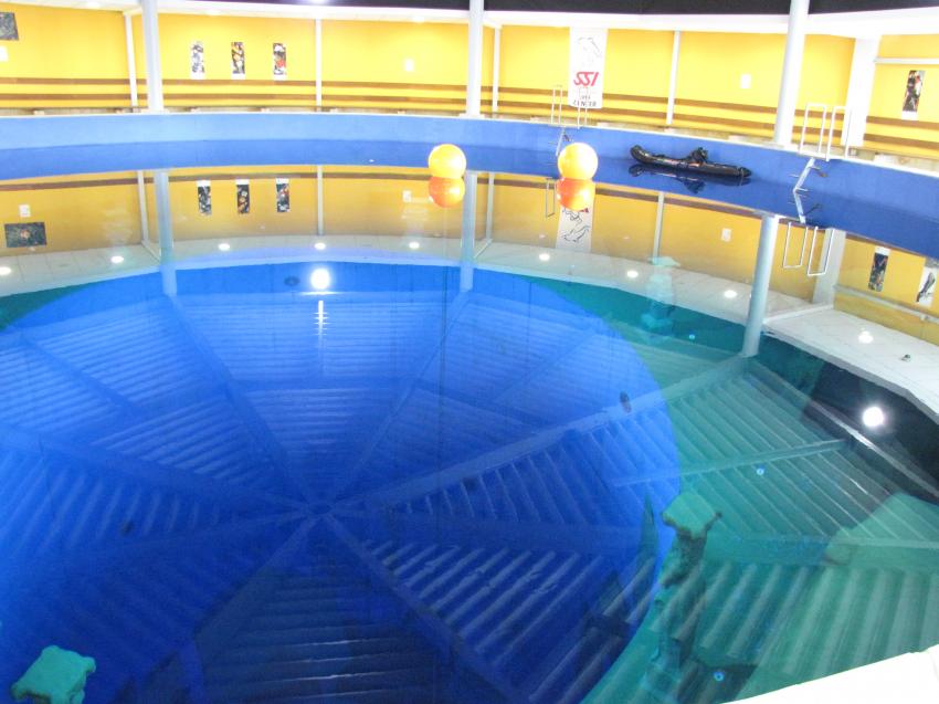 Überwasser, Dive4life Indoor-Tauchcenter,Siegburg,Nordrhein-Westfalen,Deutschland