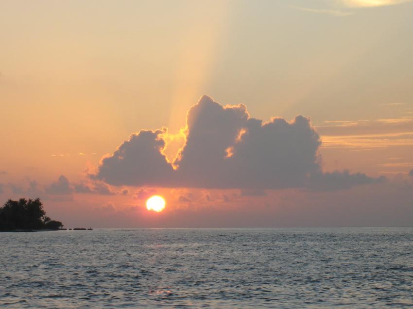 Kuredu - Lhaviyani Atoll, Kuredu,Malediven,Sonnenuntergang auf dem Meer