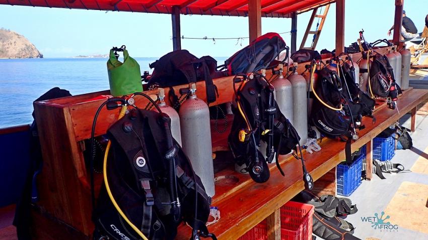 Taucherbereich auf dem Boot Santai, Wet Frog Divers - Komodo, Indonesien, Allgemein