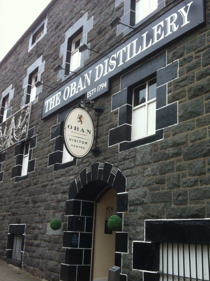 Distillery im Zentrum von Oban, Oban Distillery, Schottland, Whisky, Großbritannien