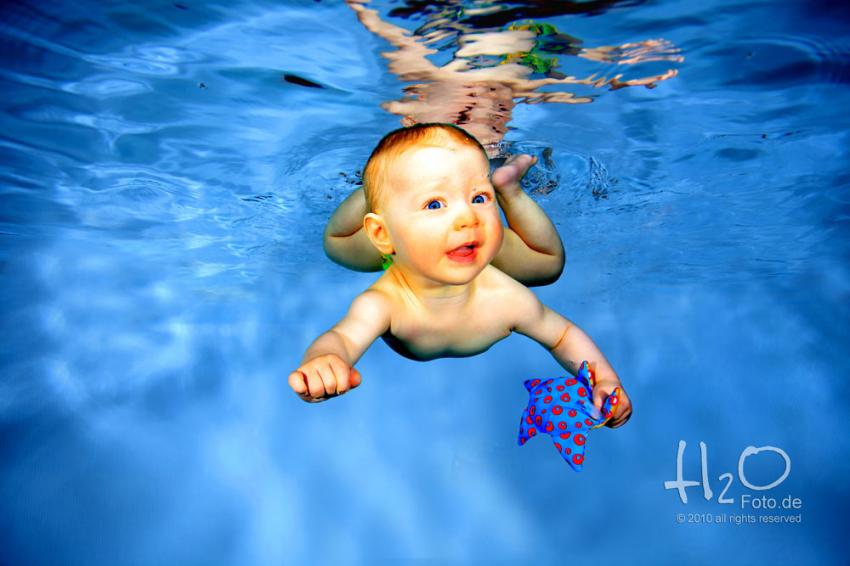 Photos of babies taken underwater www.H2OFoto.de