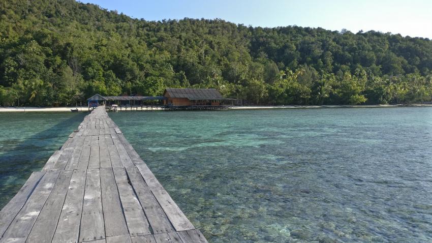 Ausblick vom Steg zur Tauchbasis, Yenkoranu Homestay+Diving, Indonesien, Allgemein