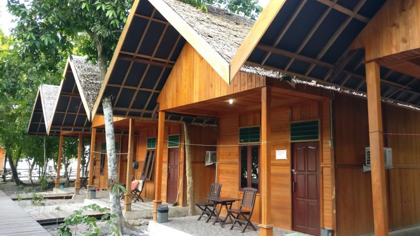 neue Bungalows Gartenseite, Yenkoranu Homestay+Diving, Indonesien, Allgemein