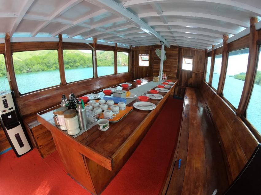 Komodo Shalom, Indonesien