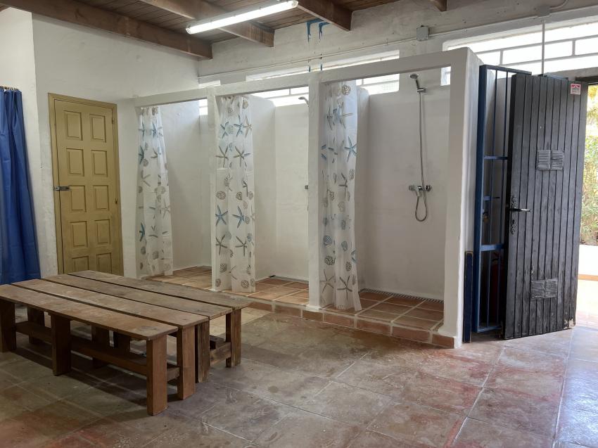 Duschen, Diving Center, Cala Pada, Ibiza, Spanien, Balearen