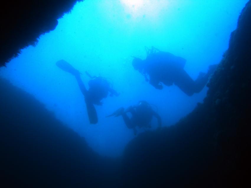 Banjole, Bajole,Rovinj,Kroatien,Höhle,Ausgang,Blick zur Wasseroberfläche,mystisch