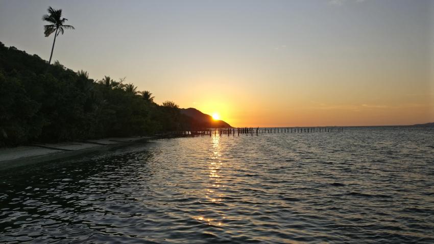 Sonnenuntergang, Yenkoranu Homestay+Diving, Indonesien, Allgemein