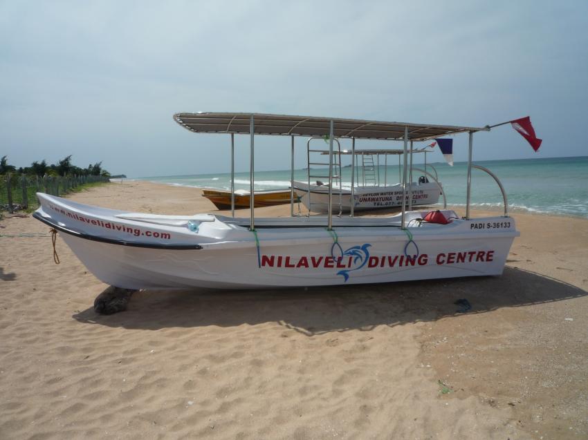 Unsere Tauchboote, Diving in Nilaveli, Nilaveli Diving Centre, PADI 5 Star IDC Dive Resort, Sri Lanka