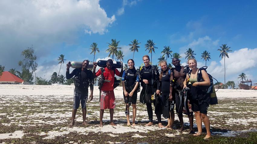 Diving in small groups , #fundiverszanzibar #local #padi #diveresort #nungwi #zanzibar #zanzibarisland #tanzania #eastafrica #indianocean #scubadiving #scuba #diving #snorkeling #padicourses, Fun Divers Zanzibar, Nungwi, Tansania