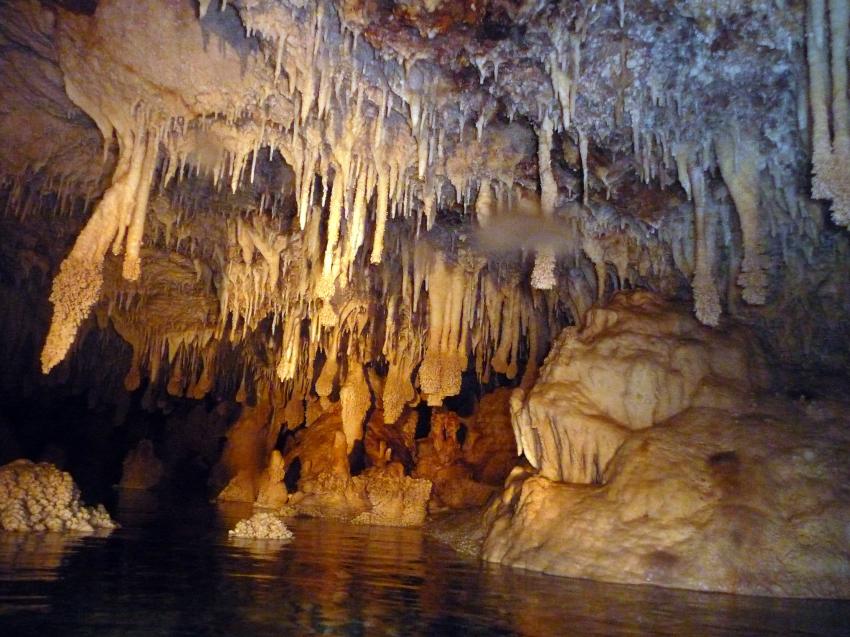 La Cueva Taina