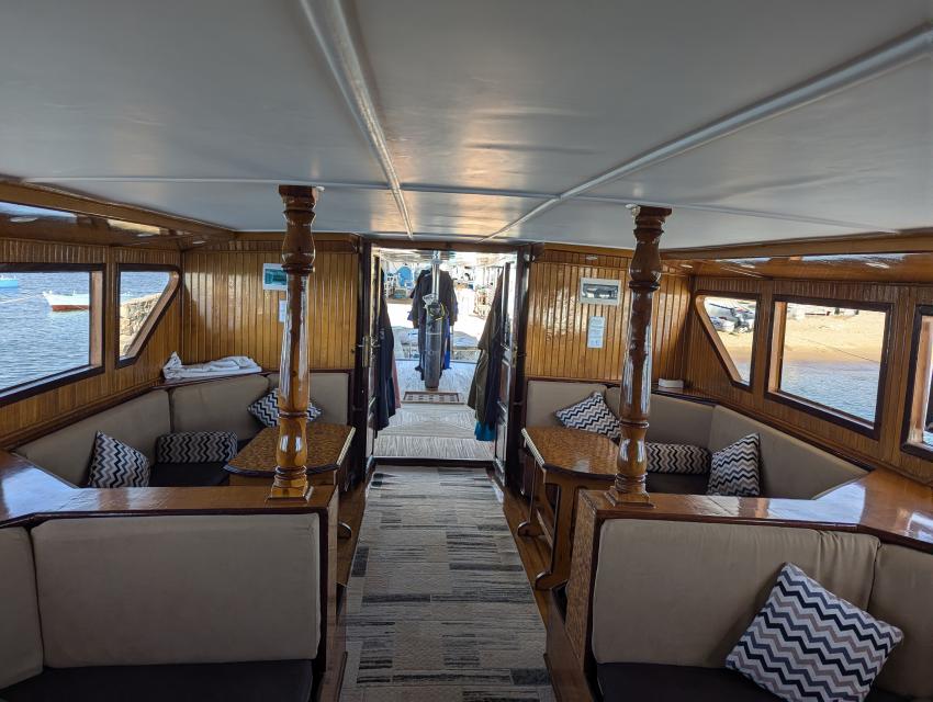 Volkert Dive Center "Volkert 1" Tagesboot schattiger Salon, VOLKERT Dive Center - Safaga Ägypten, Ägypten, Safaga