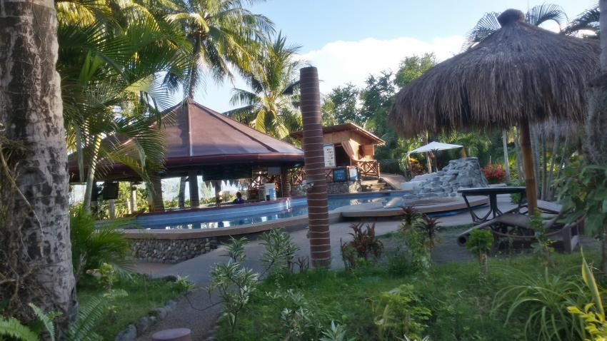 Pool mit Bar, Aqua-Landia, Negros, Dauin, Philippinen