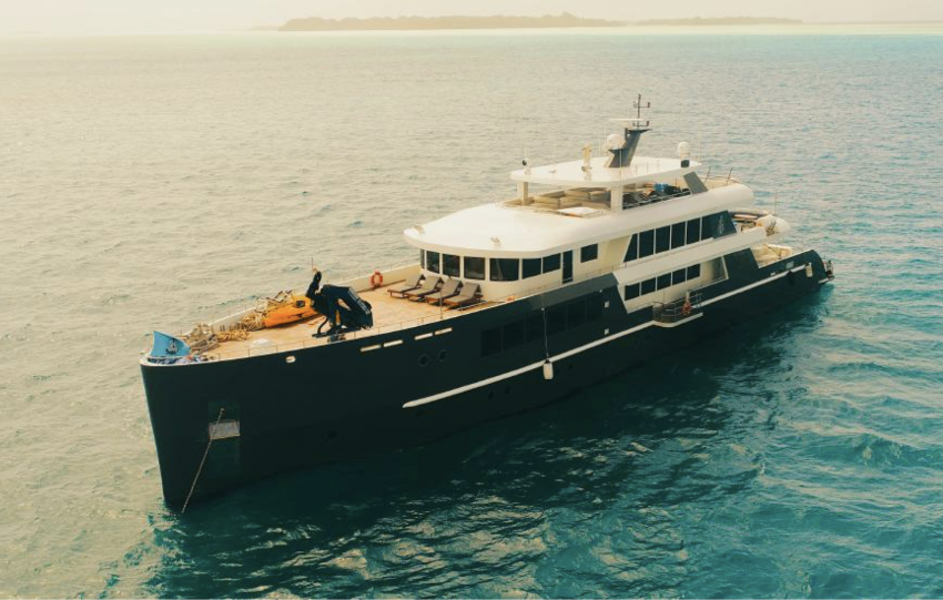 M/Y Black Pearl 1, Indonesien