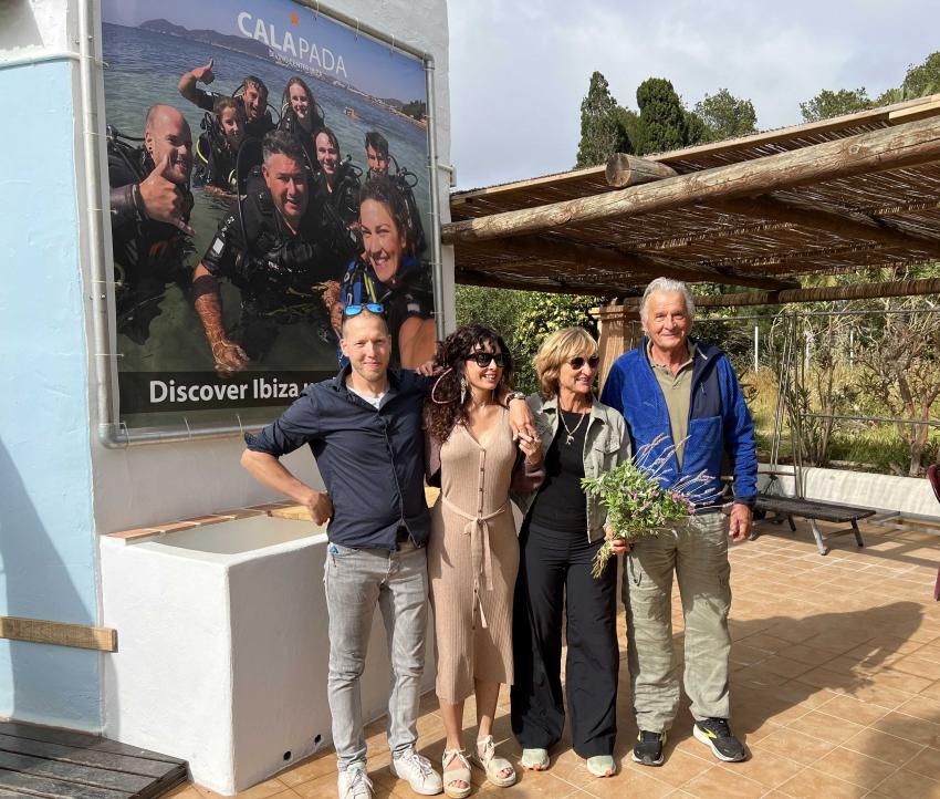 Übergabe, Diving Center, Cala Pada, Ibiza, Spanien, Balearen