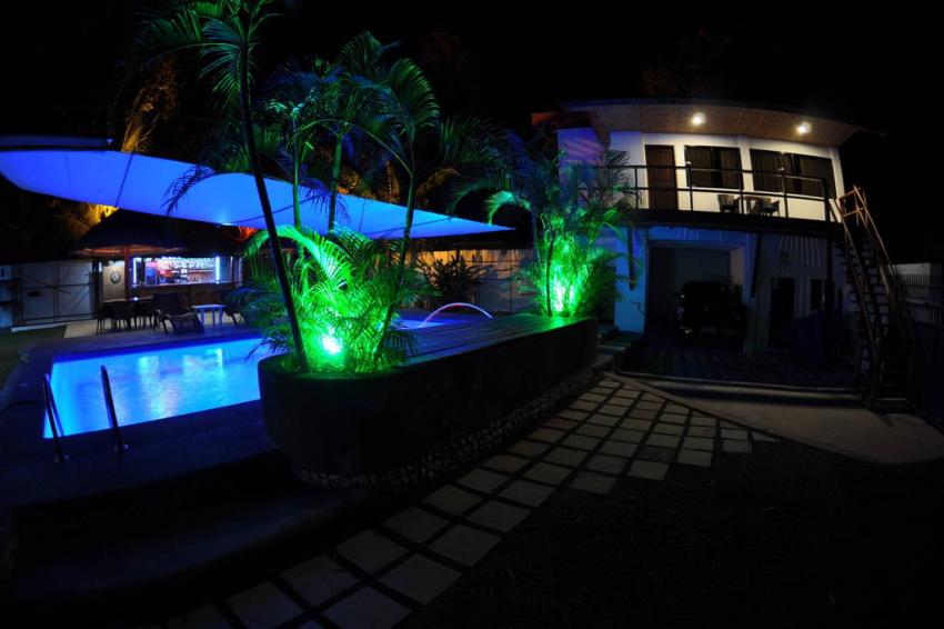 Apartment bei Nacht, Parrot Resort Moalboal, Philippinen