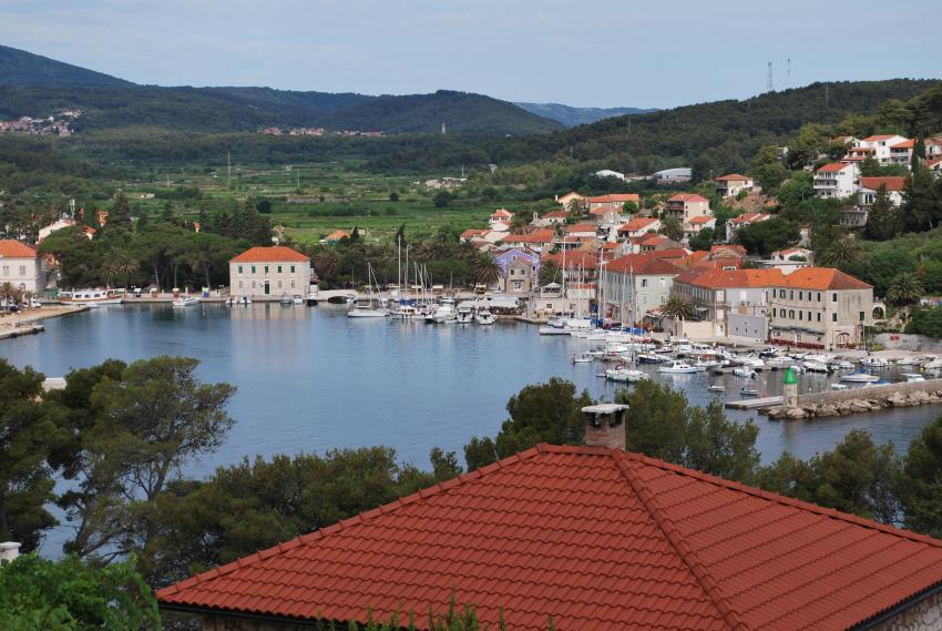 Blick von der Terrasse auf den Hafen von jelsa, Appartements Rina, Jelsa, Insel Hvar, Kroatien